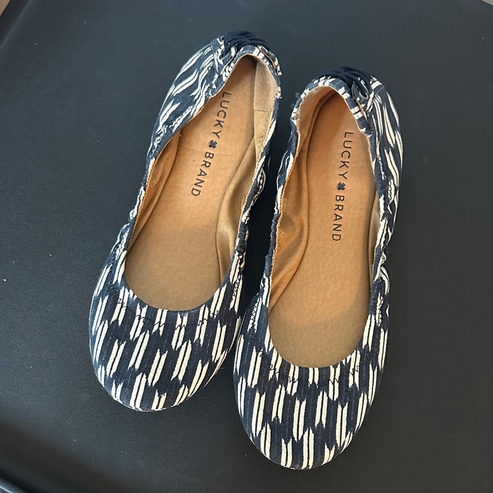 Lucky Brand Blue and White Patterned Flats